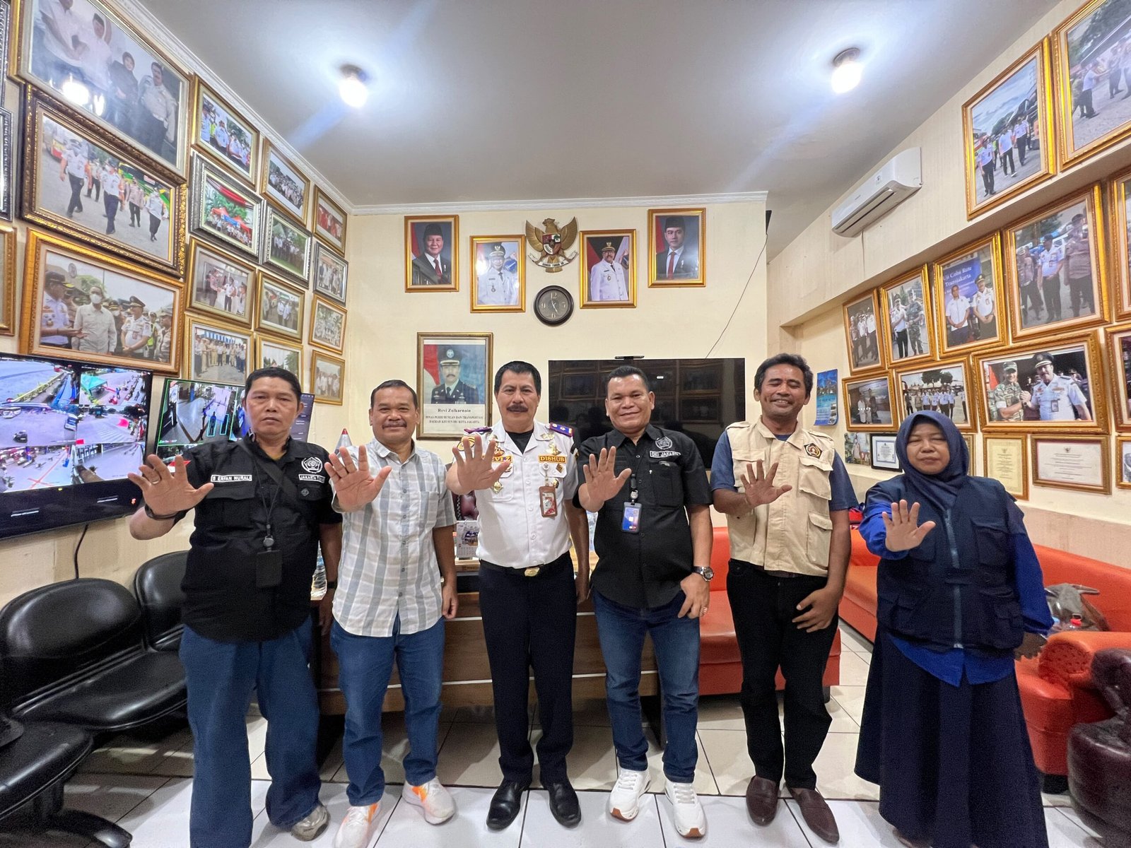 PWI Pokja Wali Kota Jakarta Timur Perkuat Kemitraan dengan Terminal Kampung Rambutan 1 7b7dfc3f 2455 4019 9f9f 2efdef351893 scaled